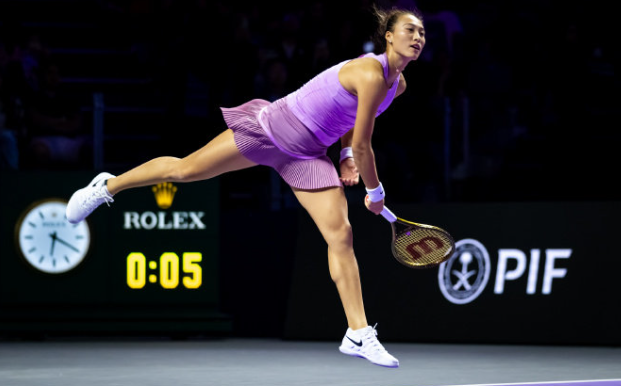 🎾WTA总决赛小组赛：首盘鏖战1小时！郑钦文总比分2-1战胜莱巴金娜